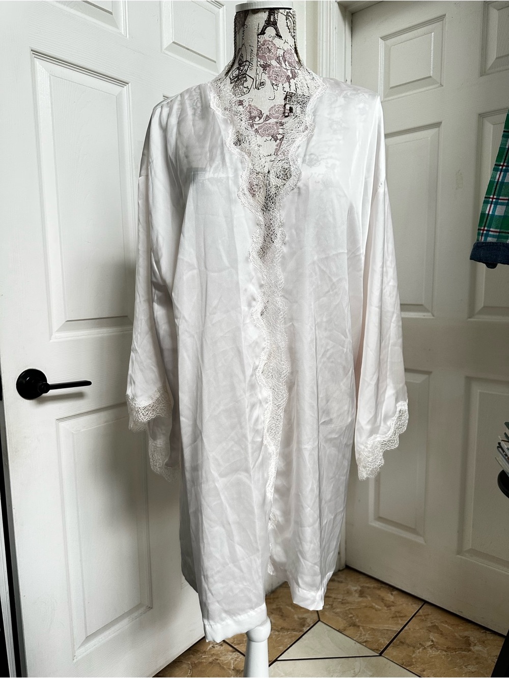 Victoria’s Secret Women’s Light Pink Satin Bridal Robe With Delicate Lace Trims